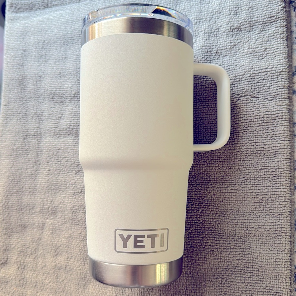 YETI 20 OZ TRAVEL MUG
WITH STRONGHOLD LID & magnetic slider